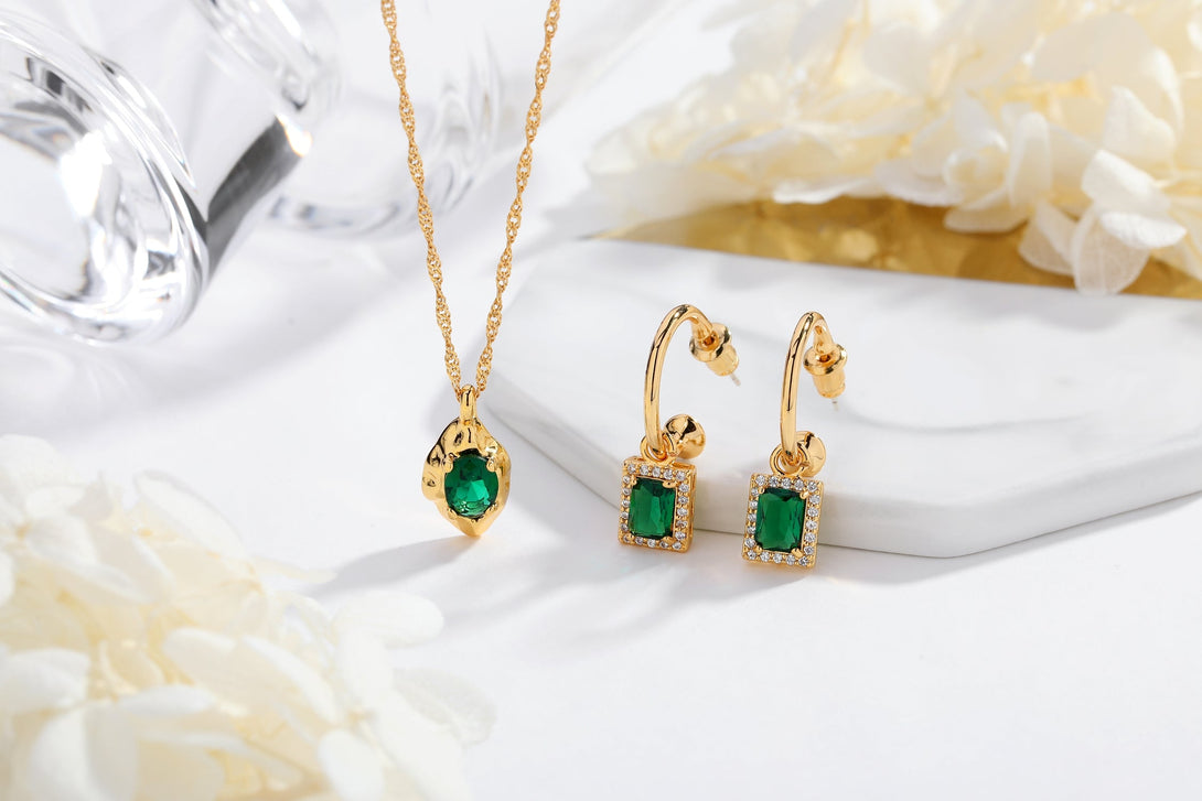 Emerald Pendant Necklace and Earrings Set - Classicharms