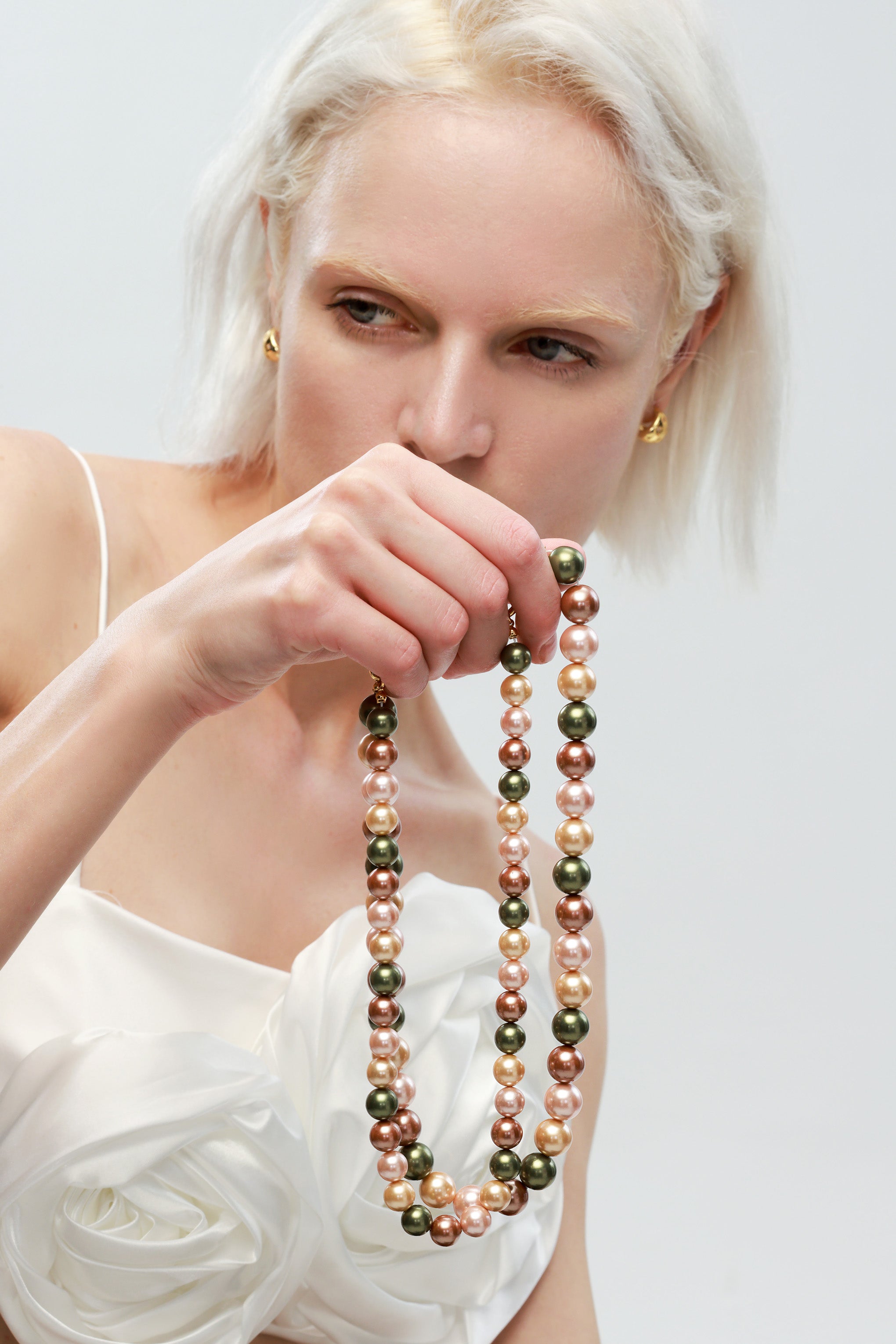 Pearl necklace with lock deals